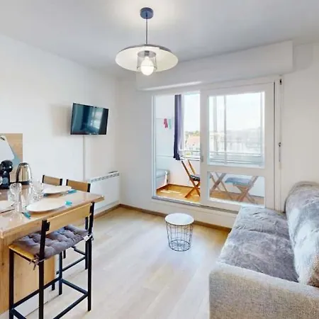 Sur Le Port Courseulles-sur-Mer