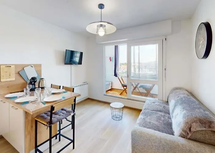 Sur Le Port Courseulles-sur-Mer